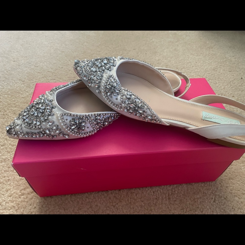 Betsey Johnson Molly Ivory Satin Crystal Silver 8.5 Bridal Flats Slingbacks